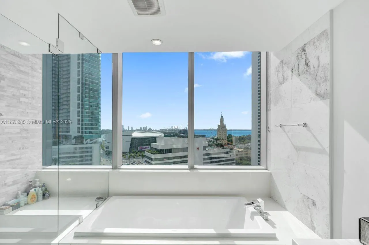 851 NE 1st Ave, #1411
