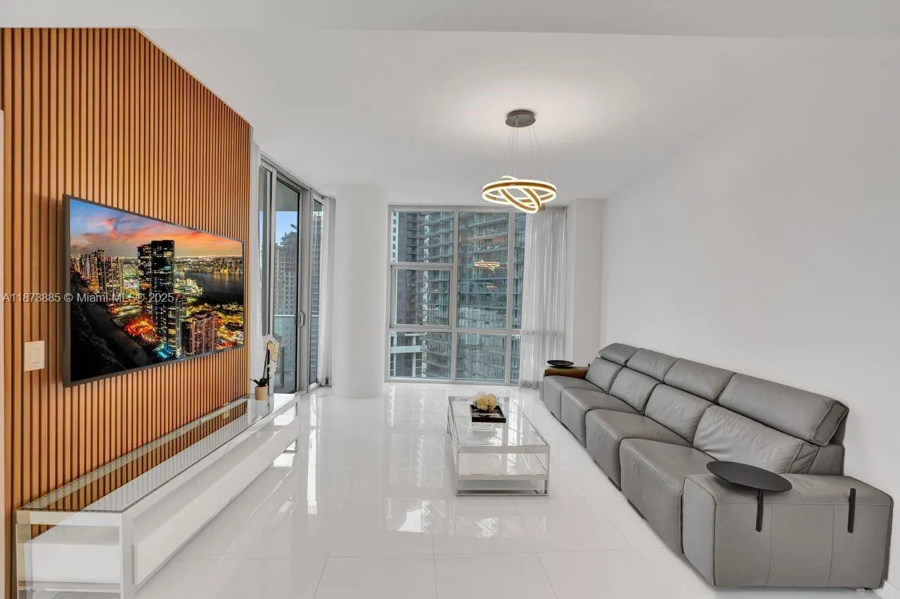 851 NE 1st Ave, #1411