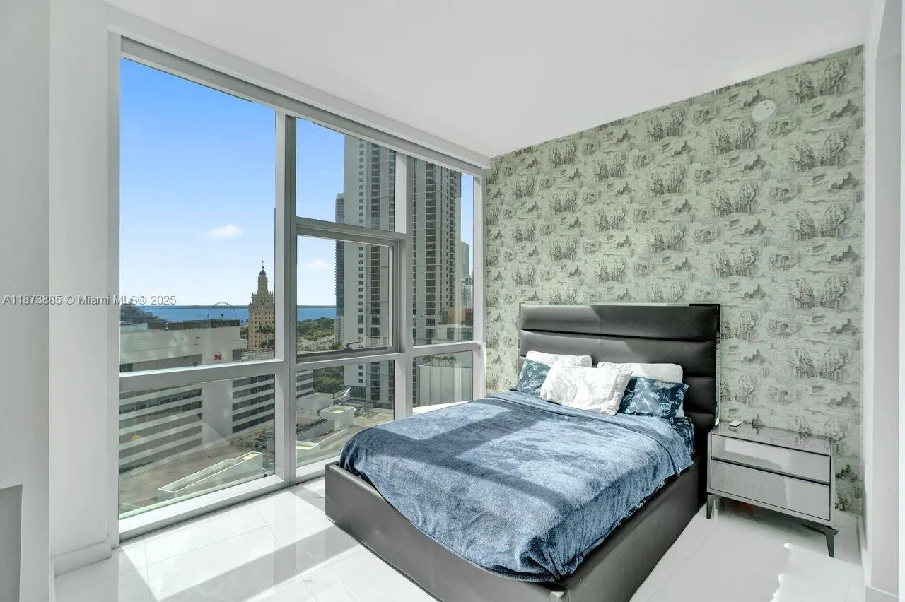 851 NE 1st Ave, #1411