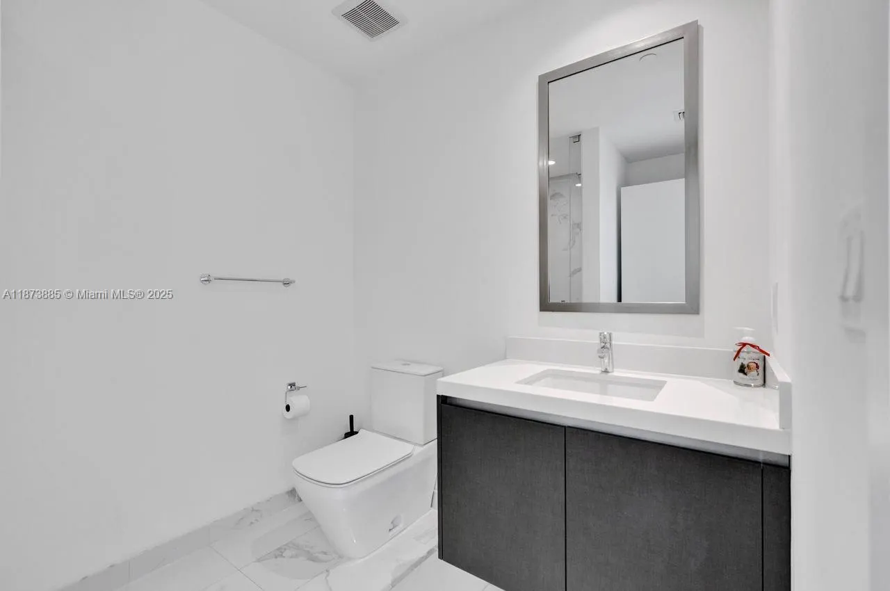 851 NE 1st Ave, #1411
