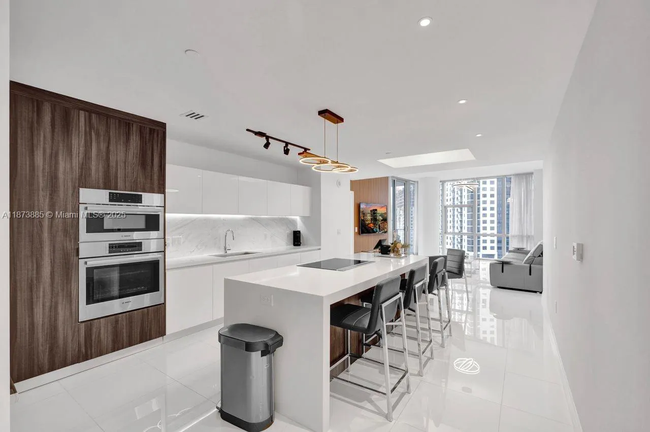 851 NE 1st Ave, #1411