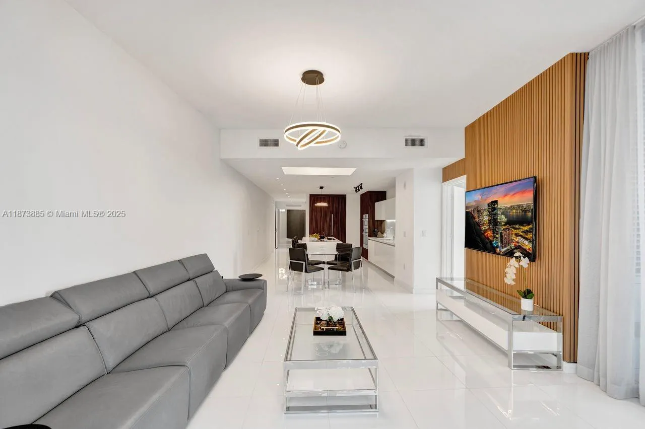 851 NE 1st Ave, #1411