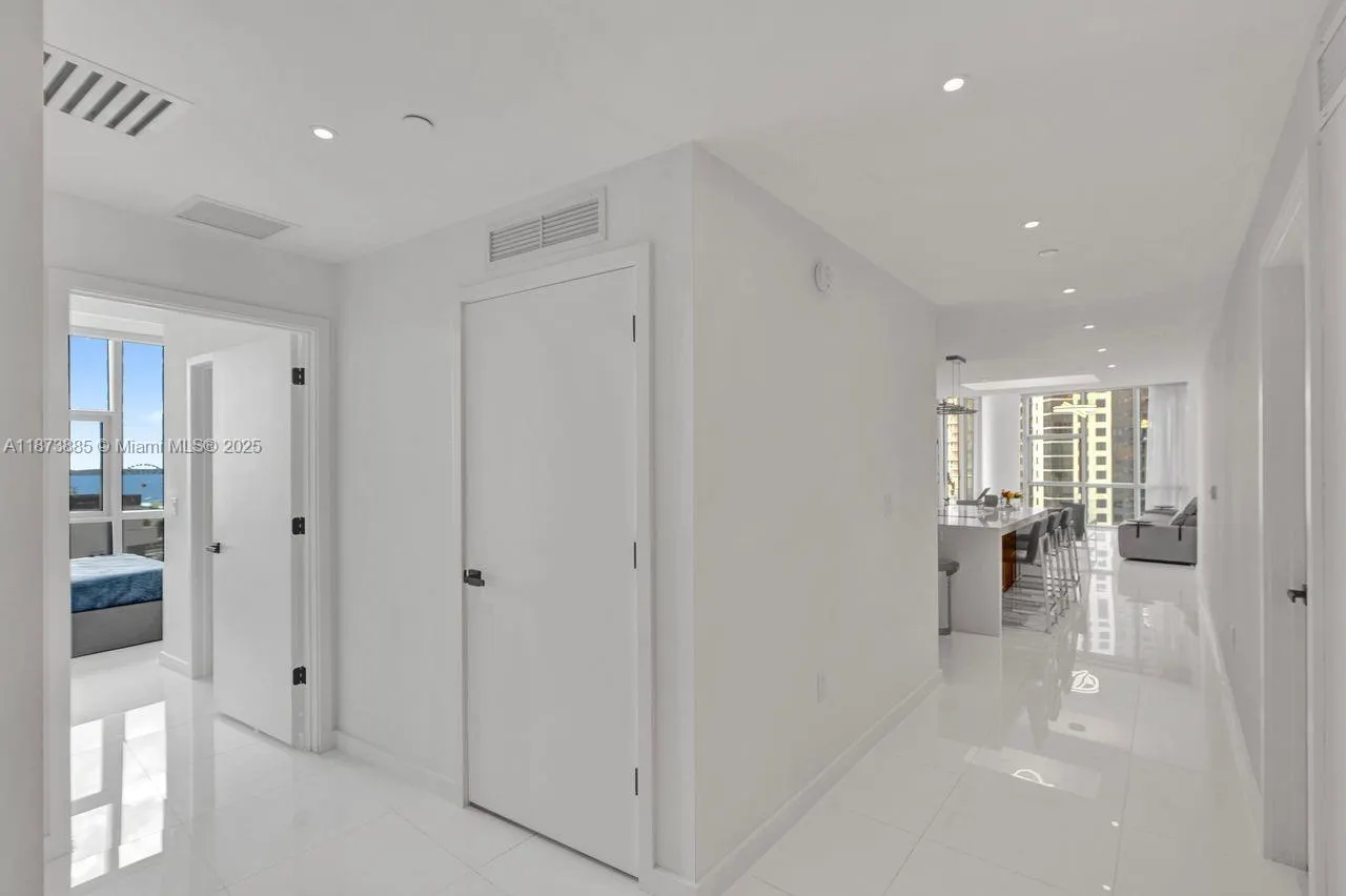 851 NE 1st Ave, #1411