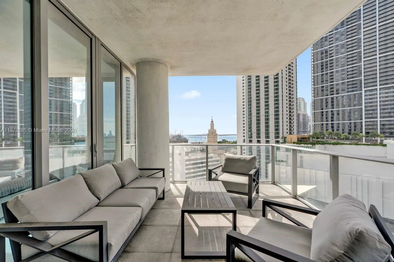 851 NE 1st Ave, #1411