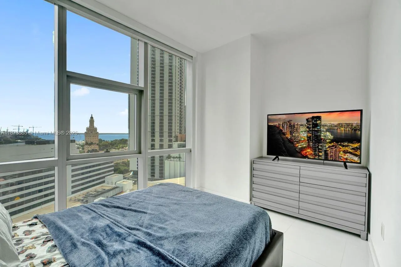 851 NE 1st Ave, #1411