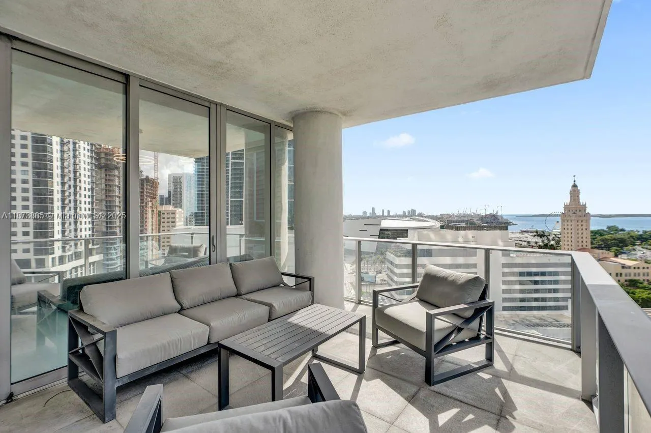 851 NE 1st Ave, #1411