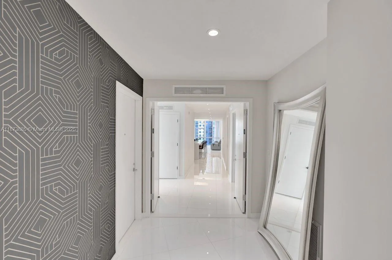851 NE 1st Ave, #1411