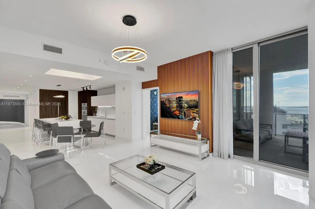 851 NE 1st Ave, #1411
