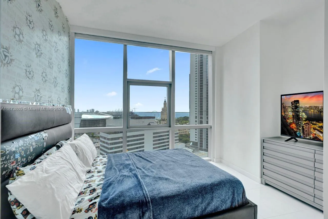 851 NE 1st Ave, #1411