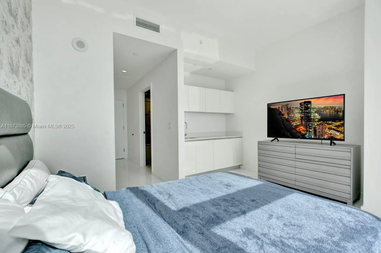 851 NE 1st Ave, #1411