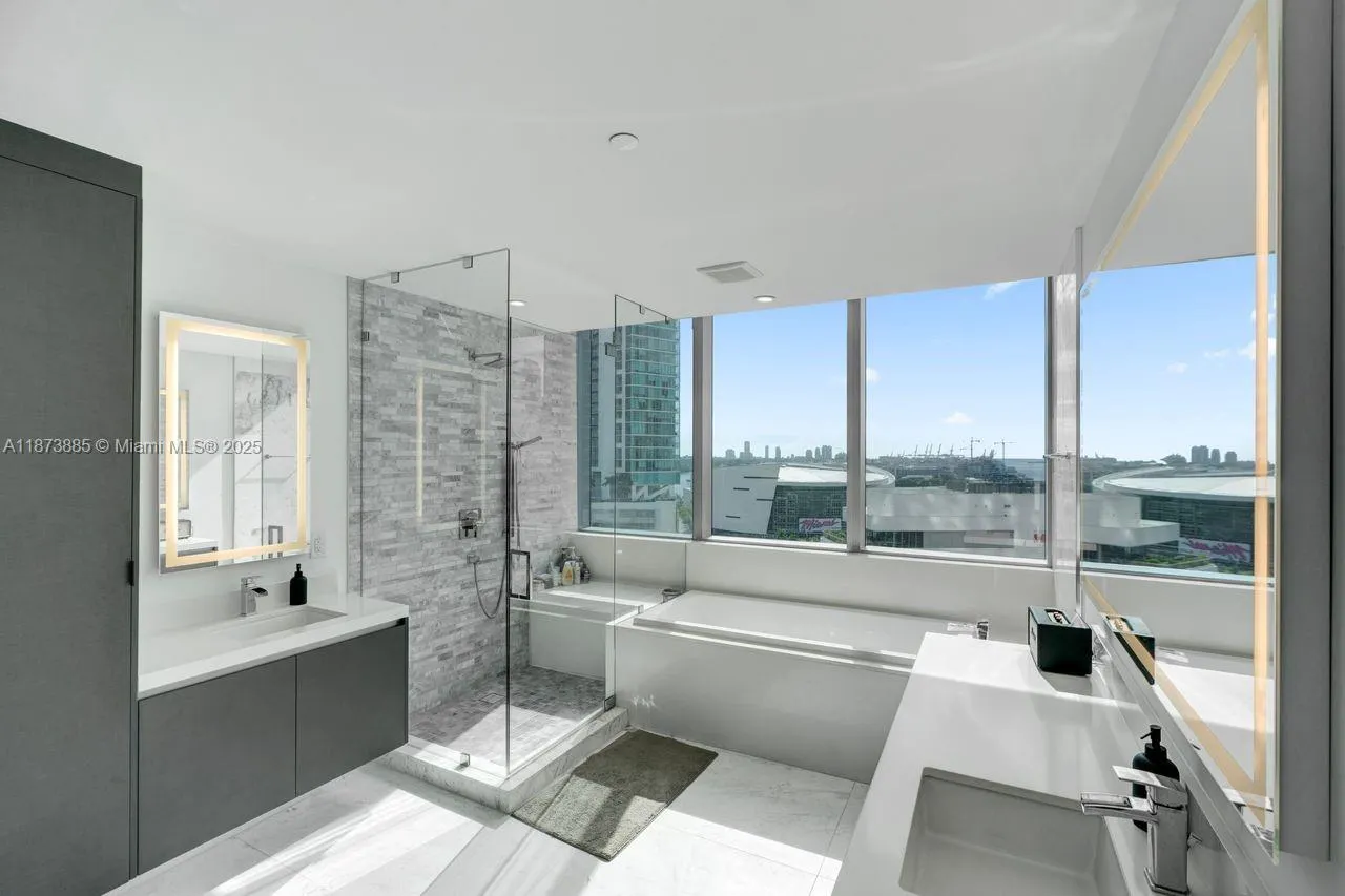 851 NE 1st Ave, #1411