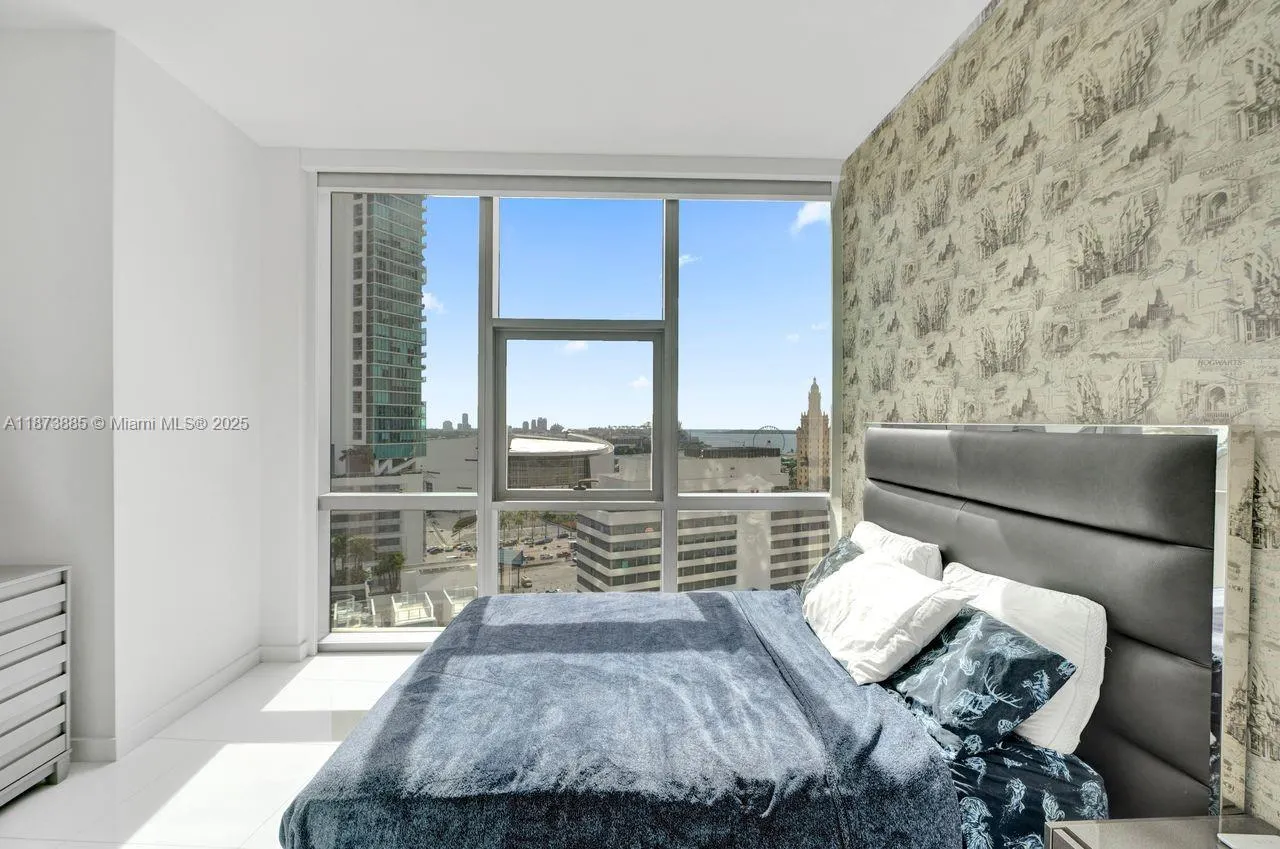 851 NE 1st Ave, #1411