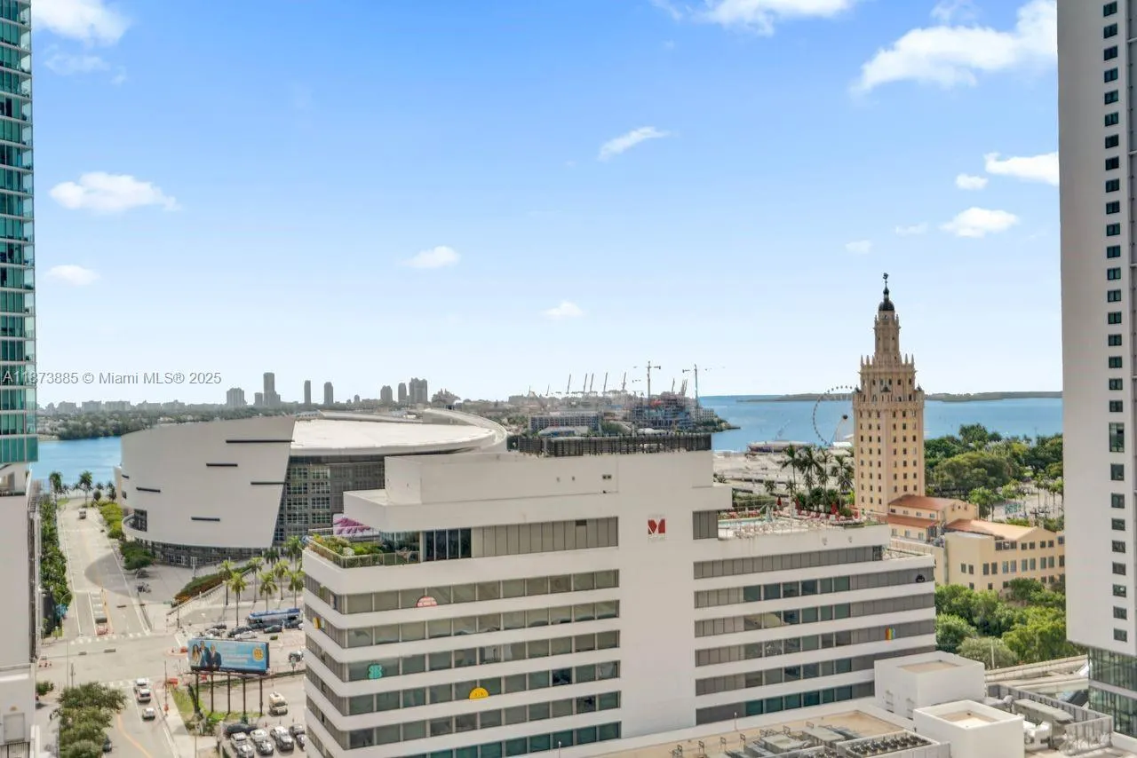 851 NE 1st Ave, #1411