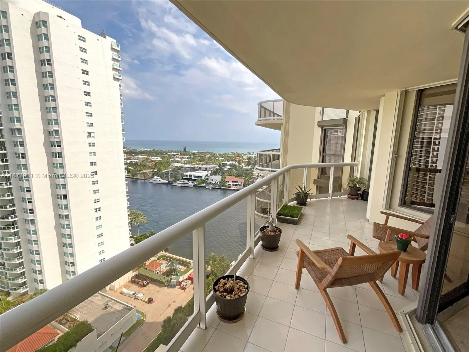 20191 E Country Club Dr, #1903