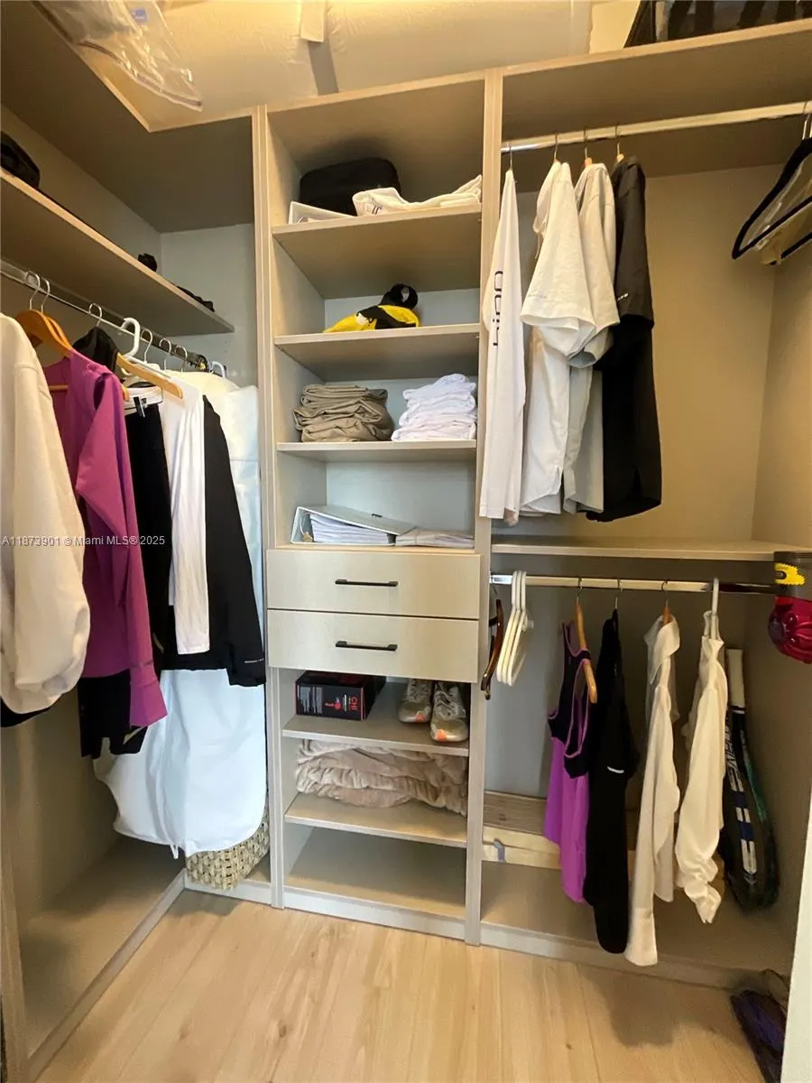 20191 E Country Club Dr, #1903