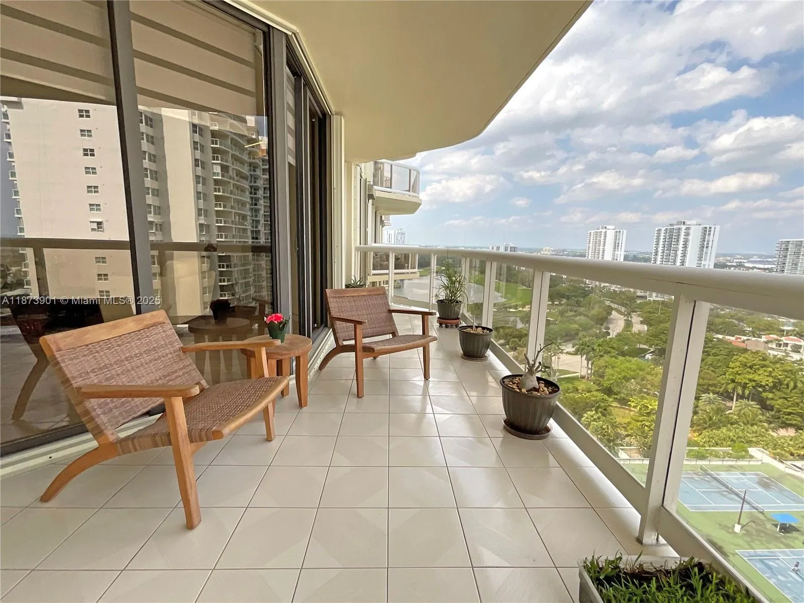 20191 E Country Club Dr, #1903