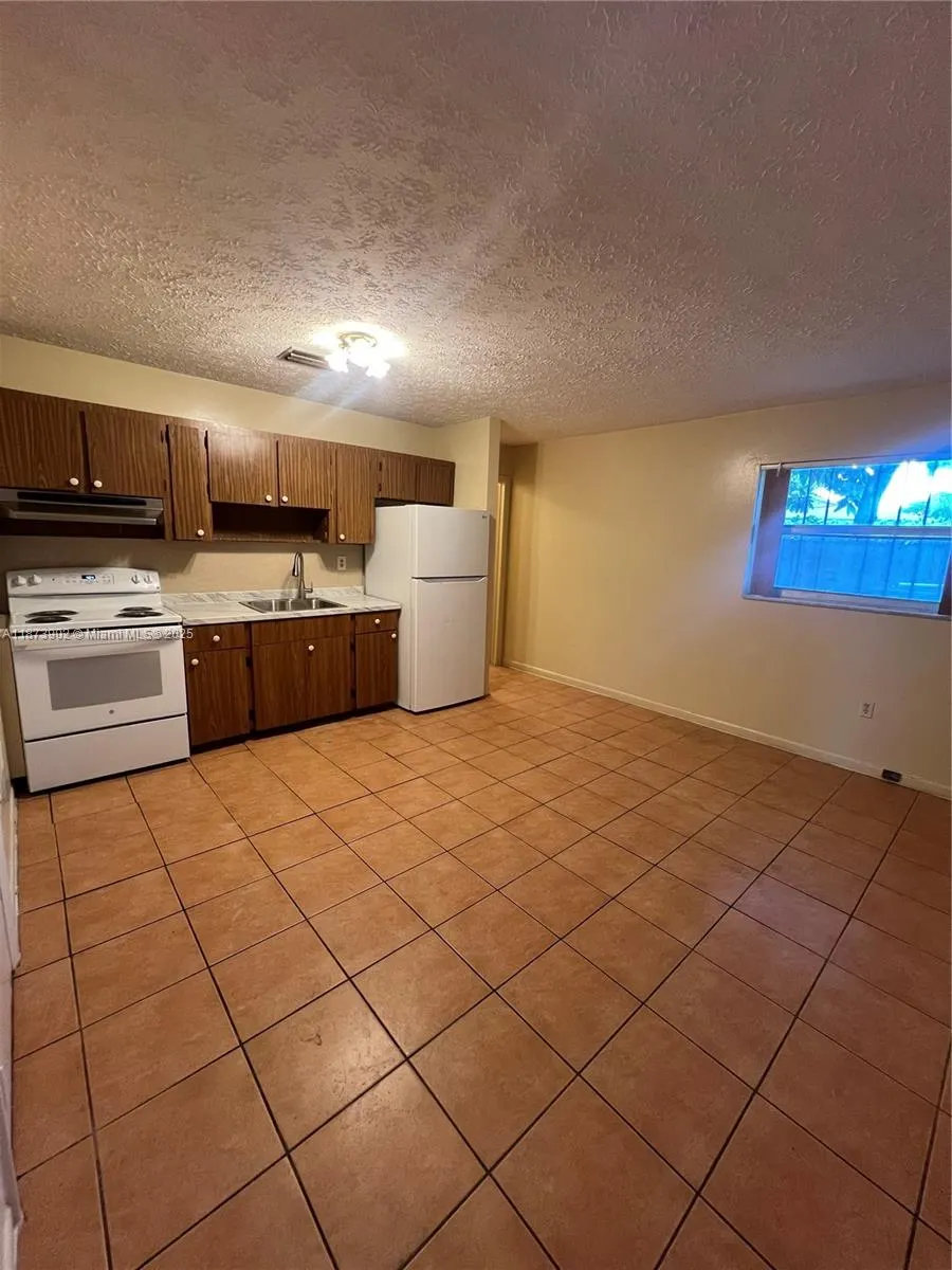 1581 NE 117th St