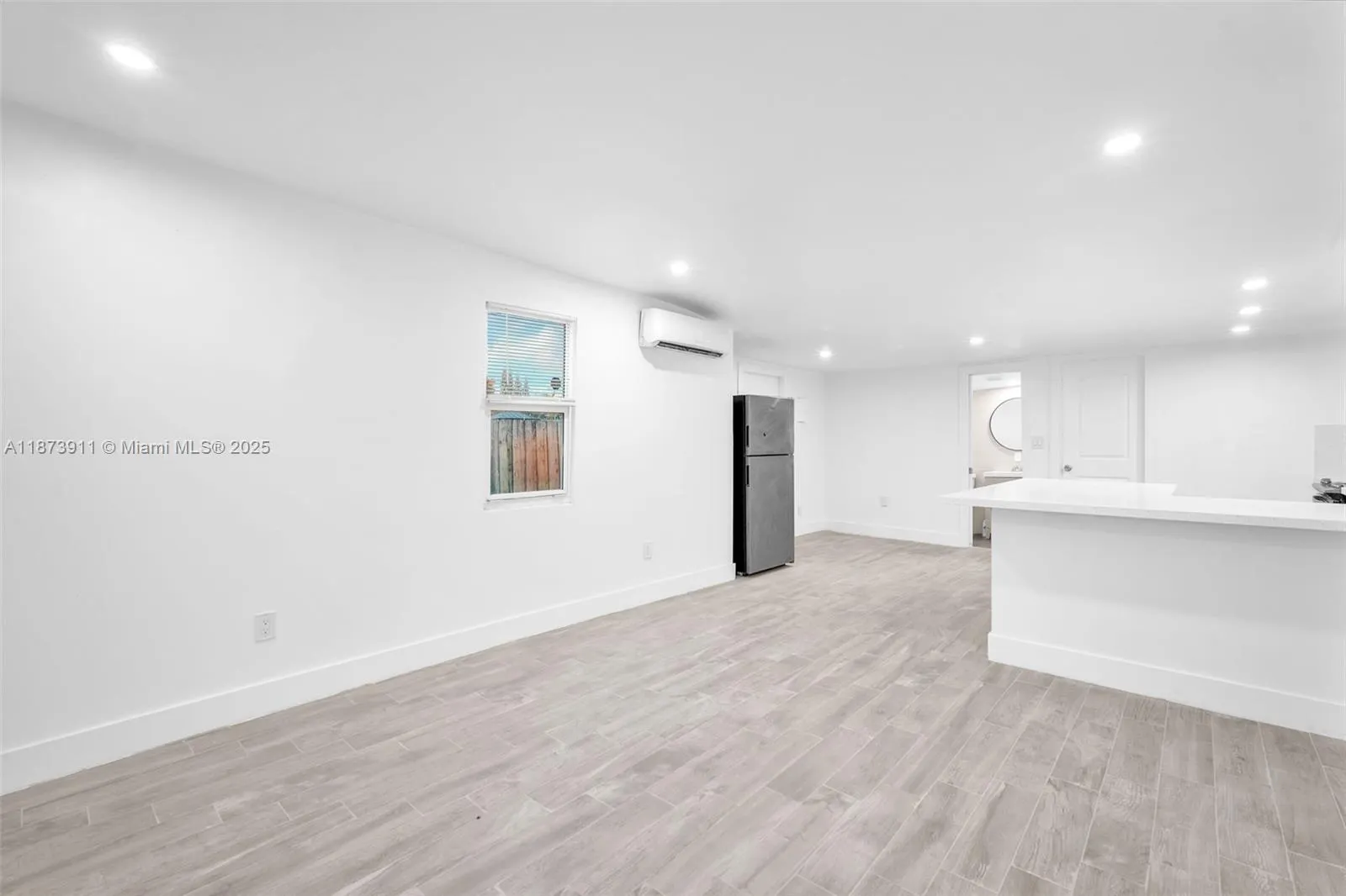 2372 NW 34th St, #na