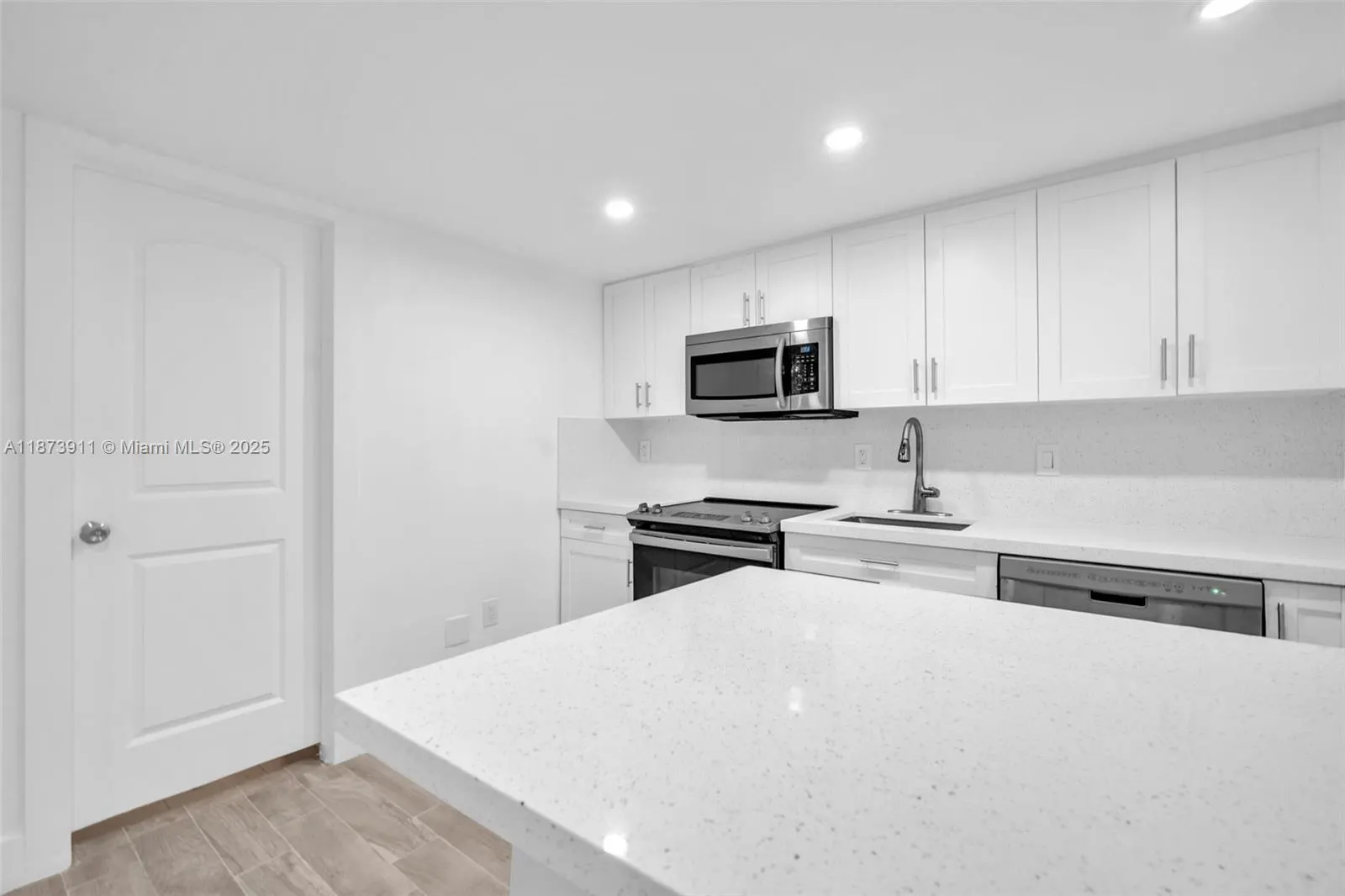2372 NW 34th St, #na