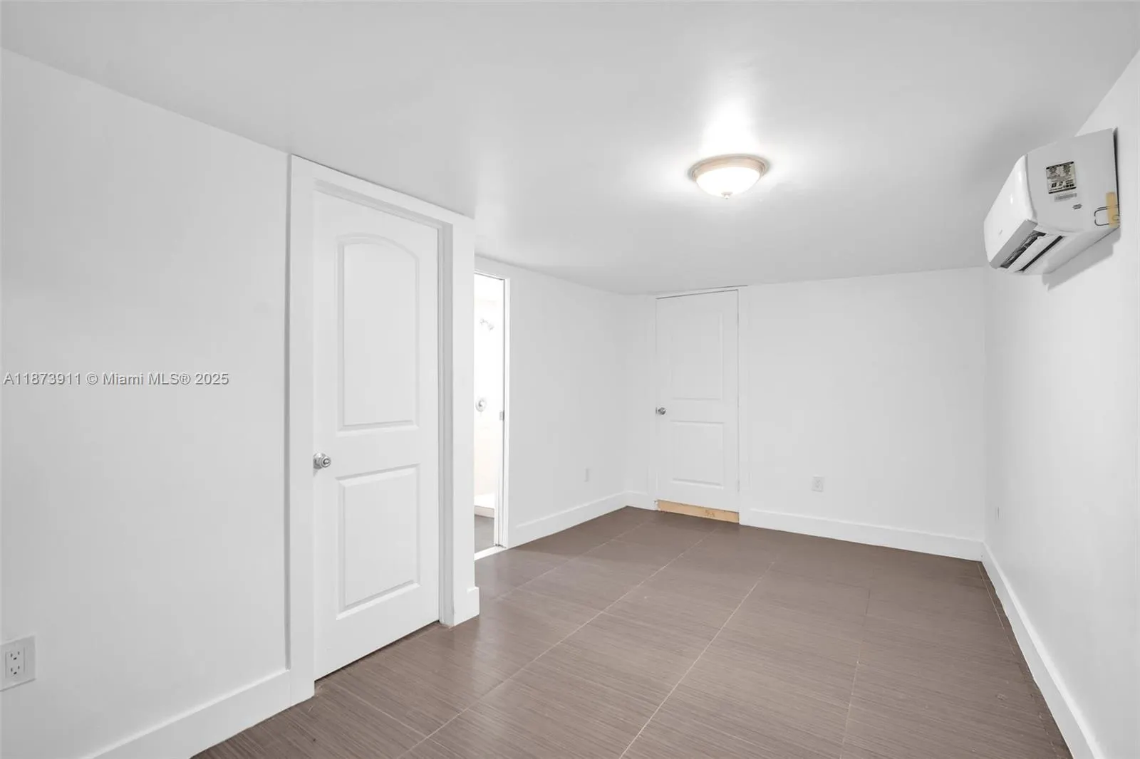2372 NW 34th St, #na