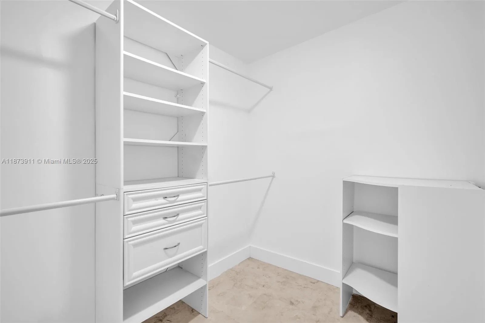 2372 NW 34th St, #na