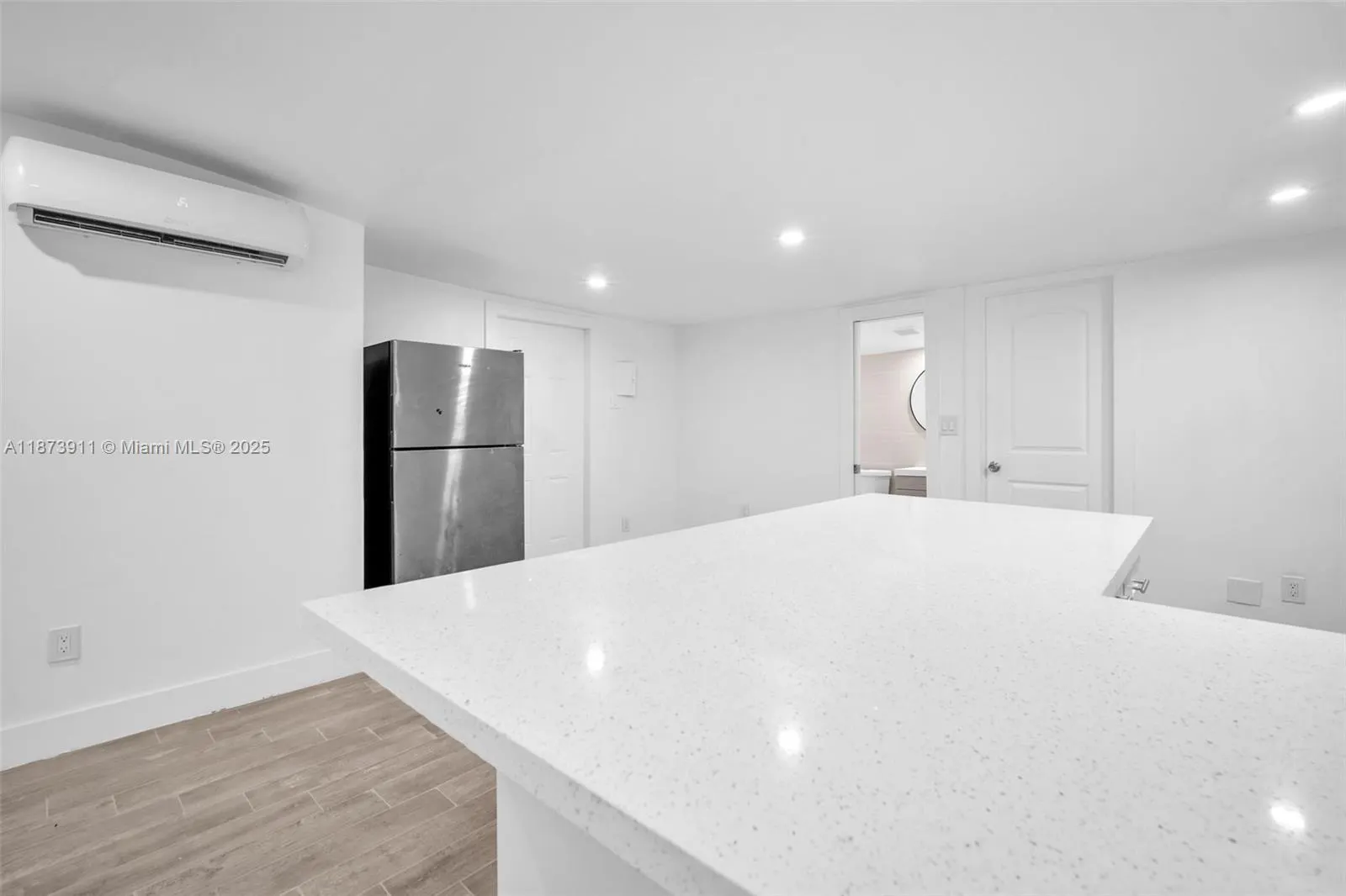 2372 NW 34th St, #na