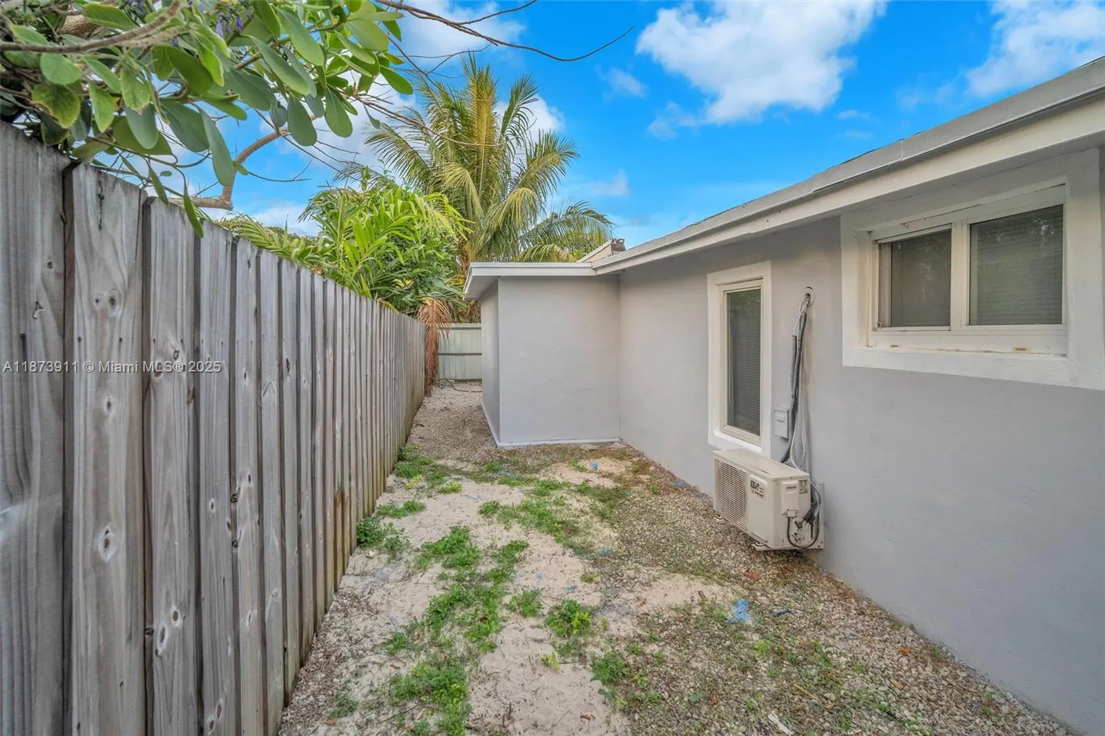 2372 NW 34th St, #na