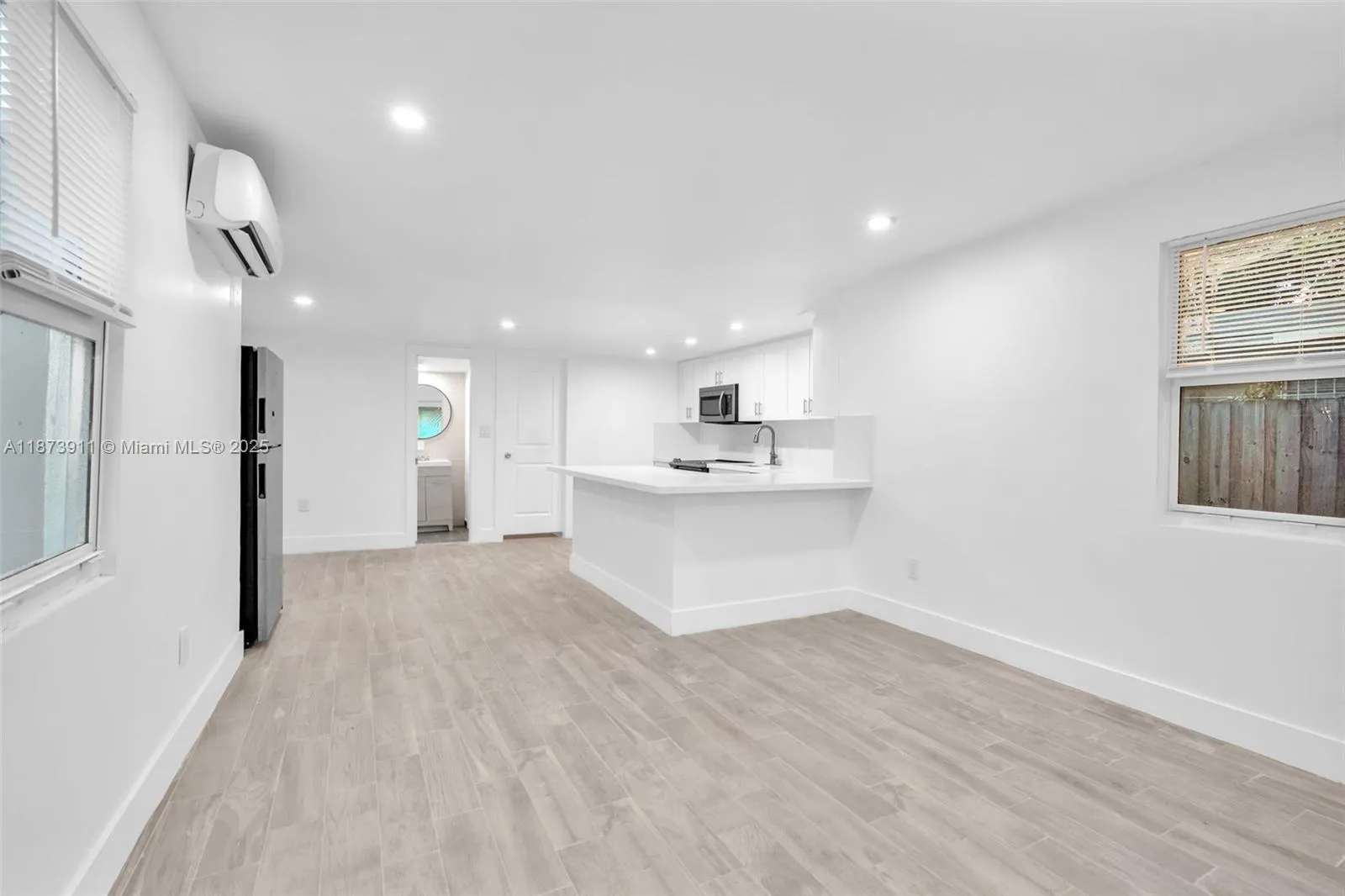 2372 NW 34th St, #na