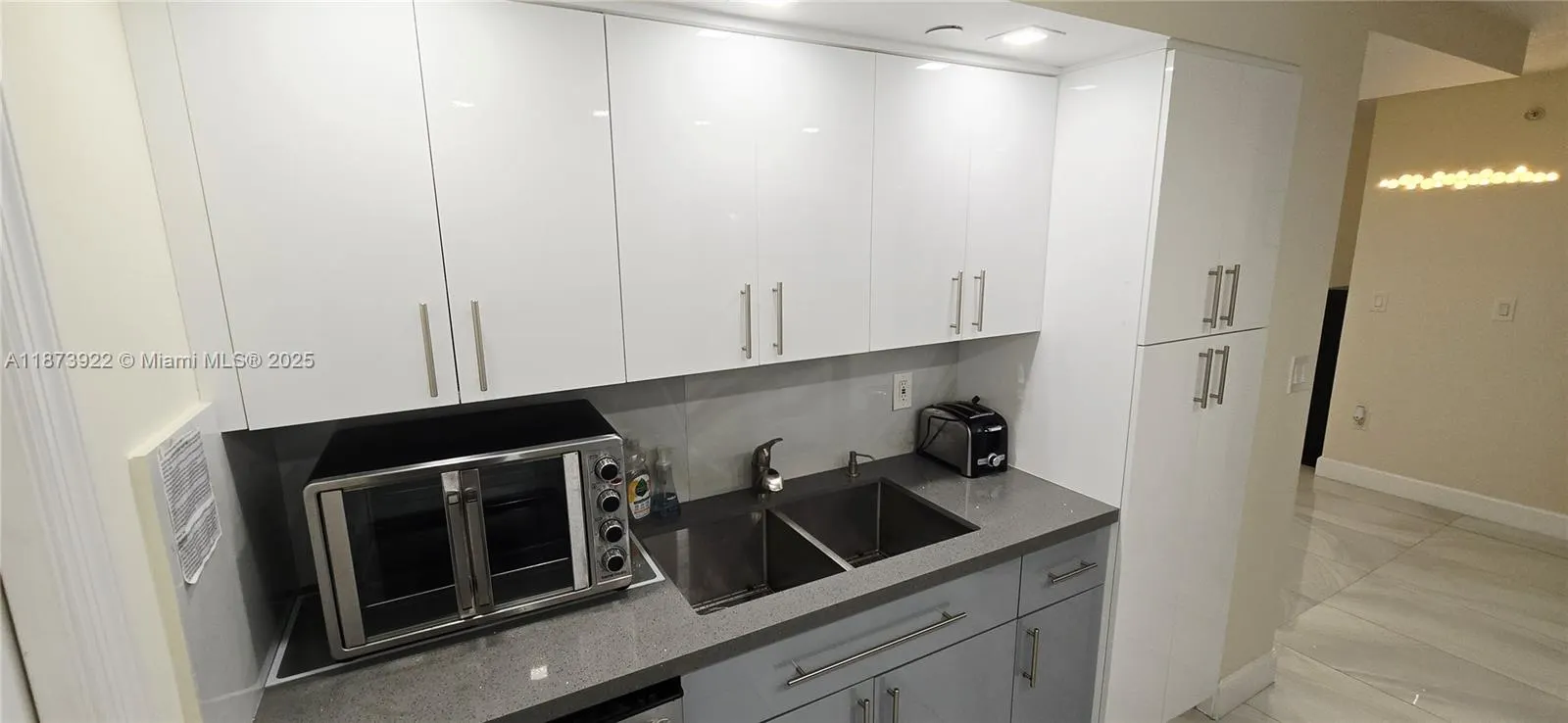 6917 Collins Ave, #1212