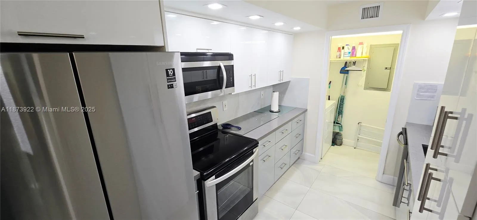 6917 Collins Ave, #1212
