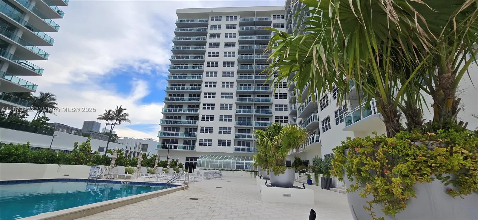 6917 Collins Ave, #1212