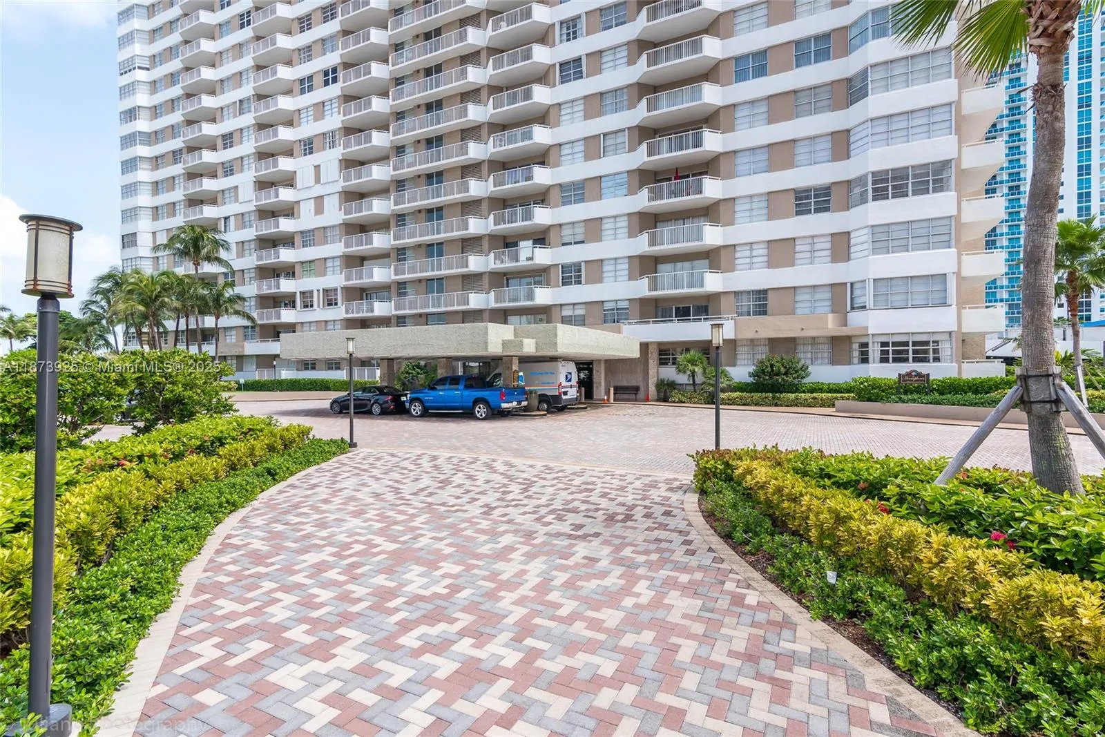 1980 S Ocean Dr, #22L