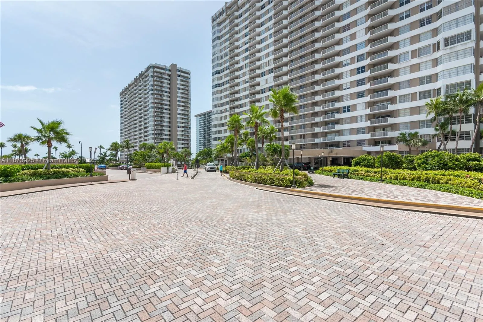 1980 S Ocean Dr, #22L