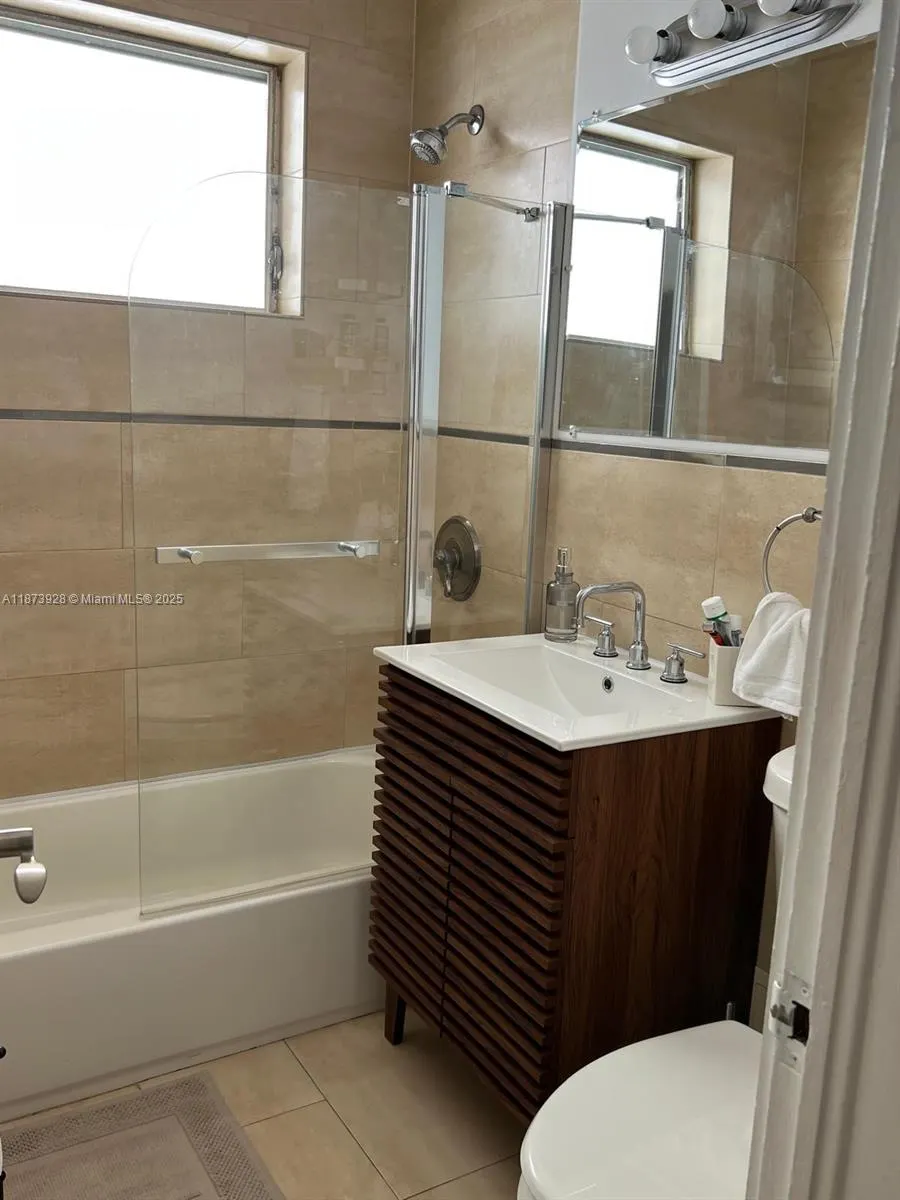 1551 Michigan Ave, #8