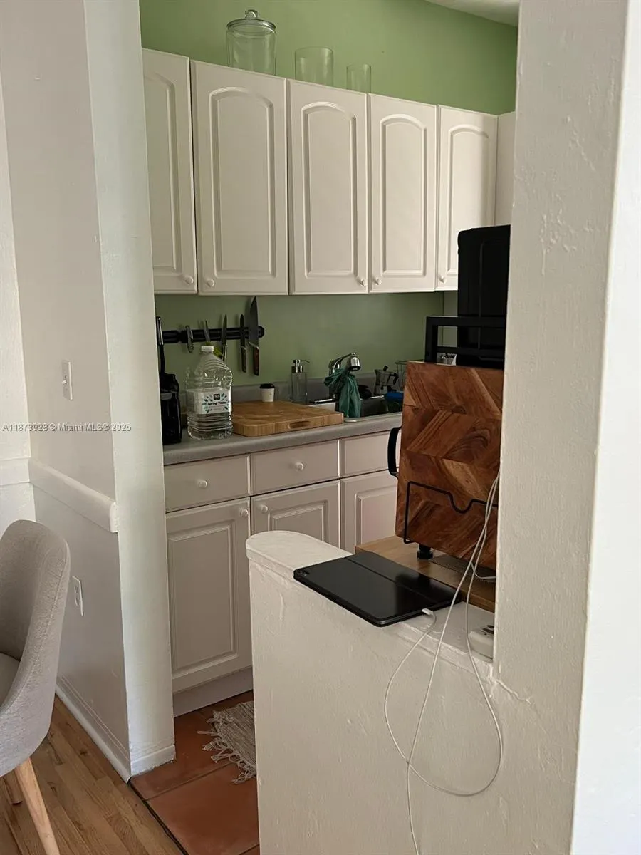 1551 Michigan Ave, #8