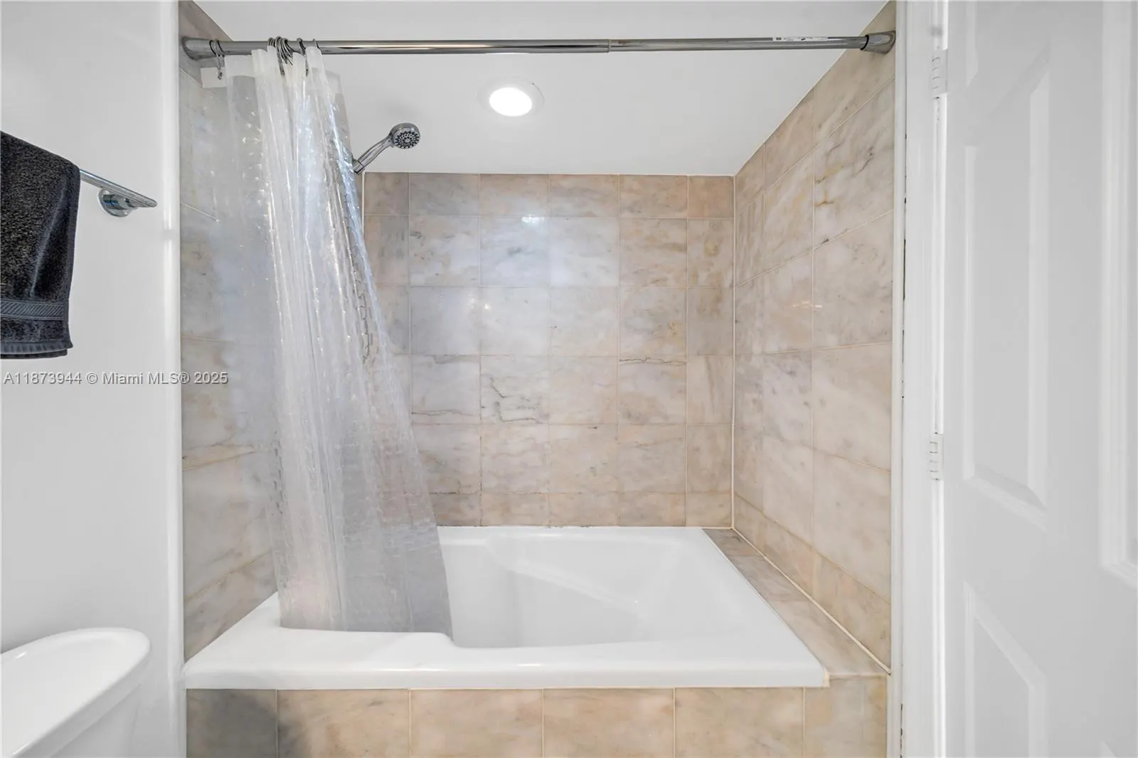 6362 Collins Ave, #506