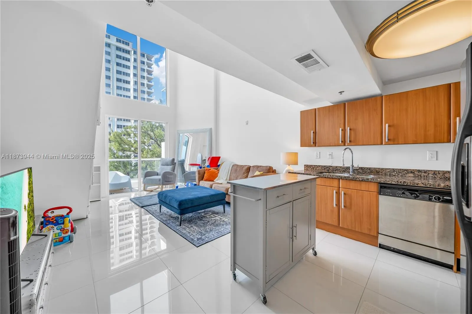 6362 Collins Ave, #506