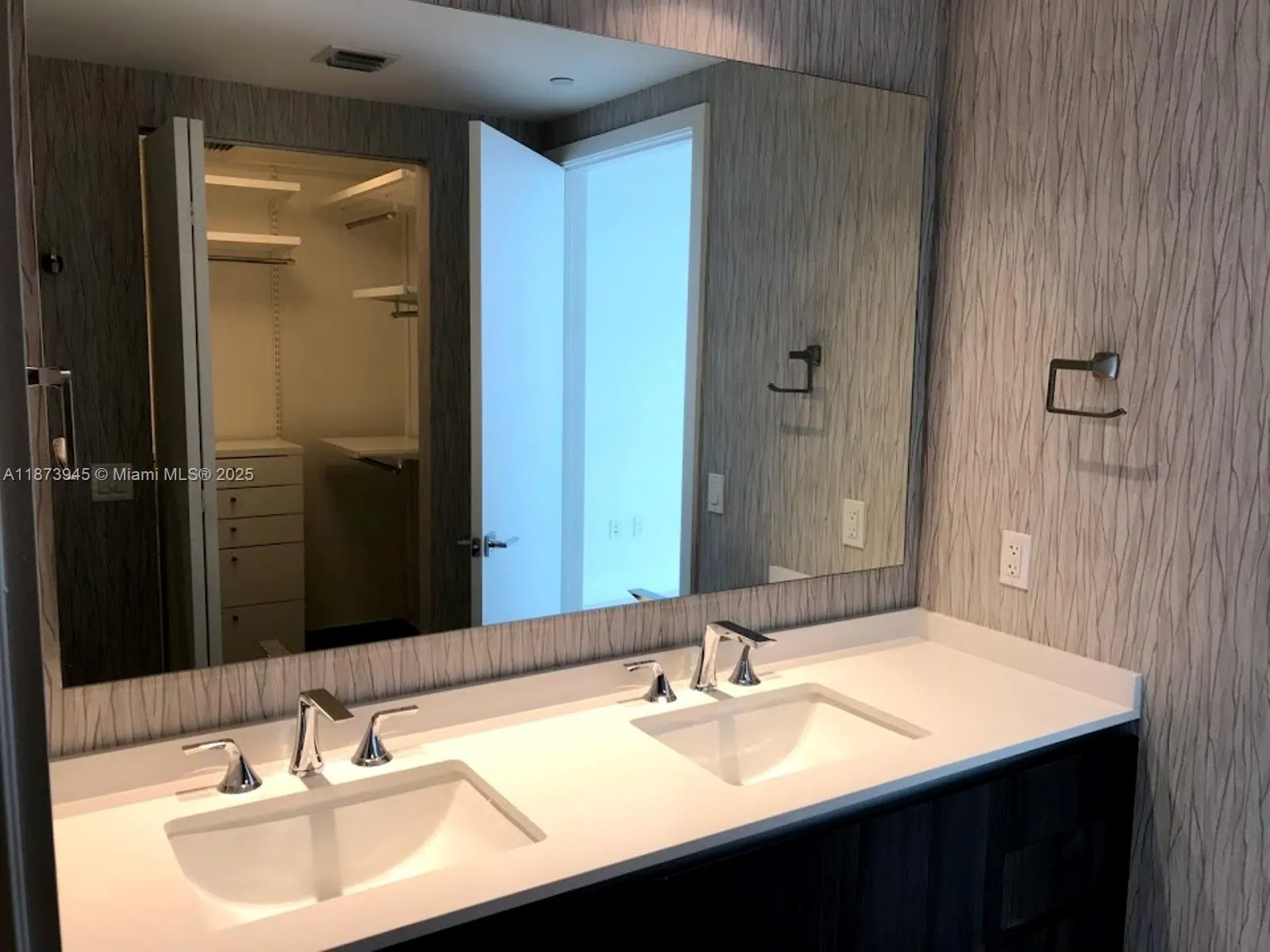 488 NE 18, #3609