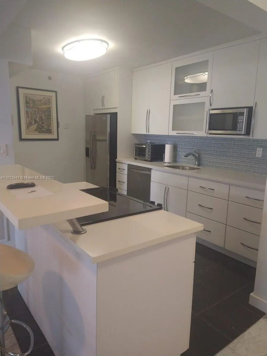 9341 Collins Ave, #806