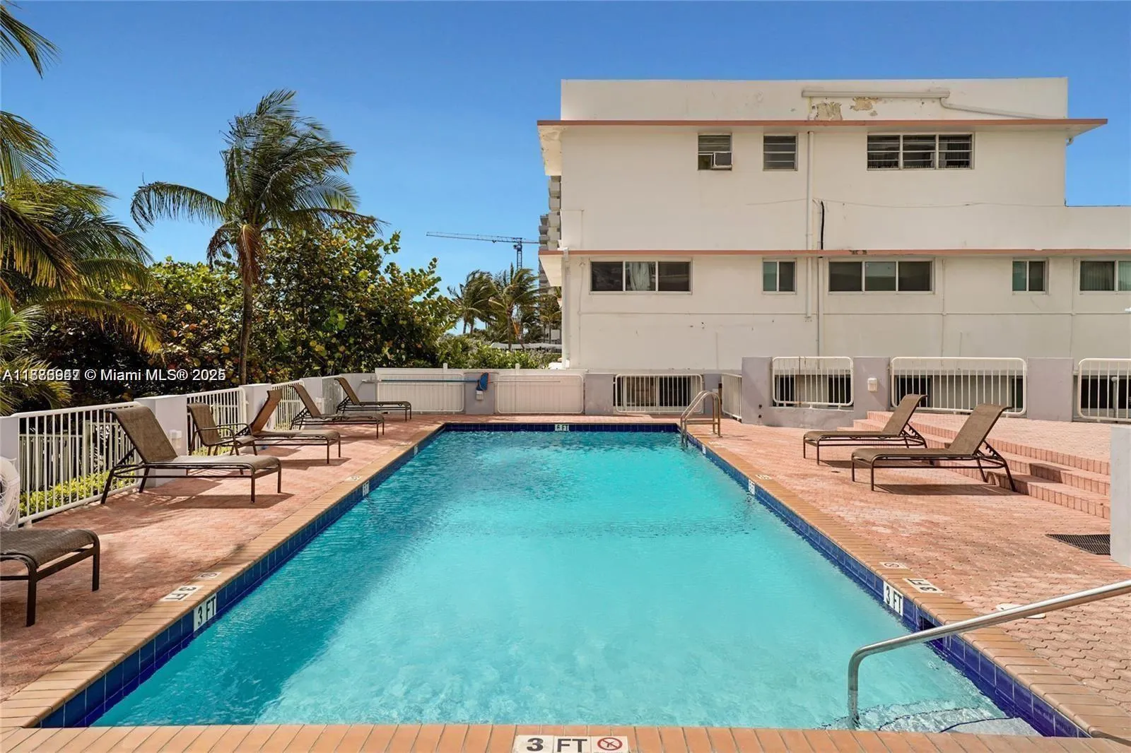9341 Collins Ave, #806