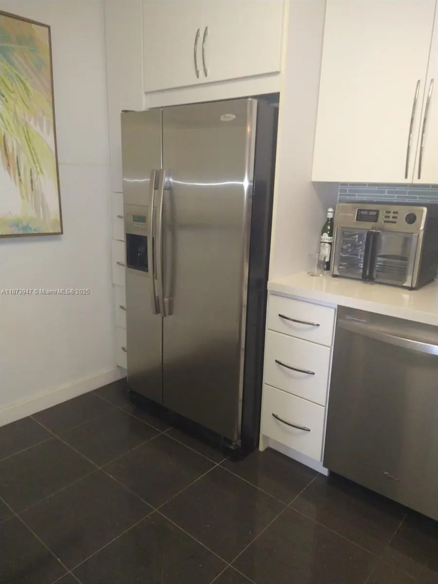 9341 Collins Ave, #806