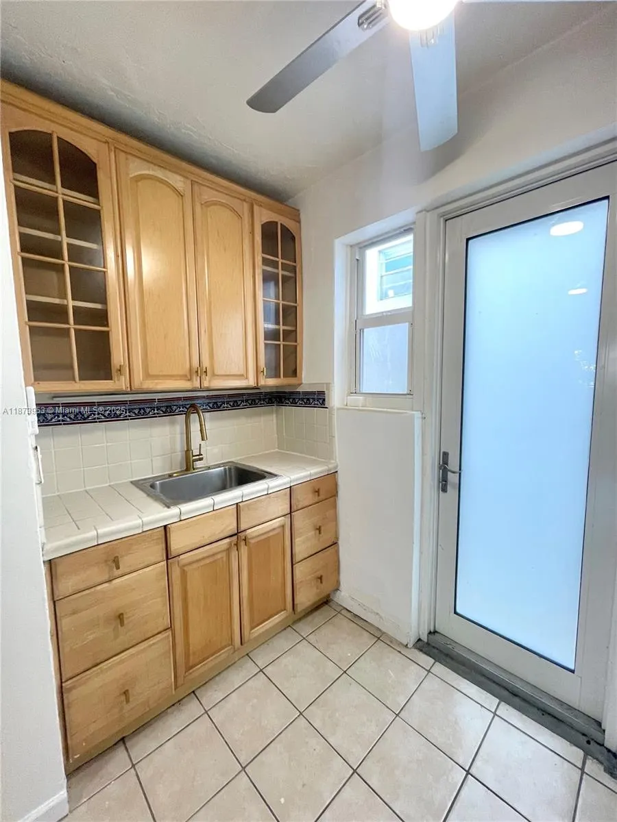 1619 Meridian Ave, #3