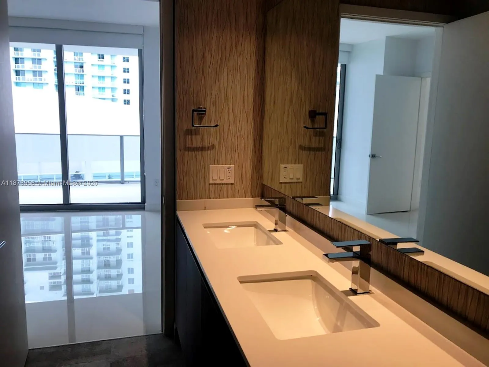 488 NE 18, #3609