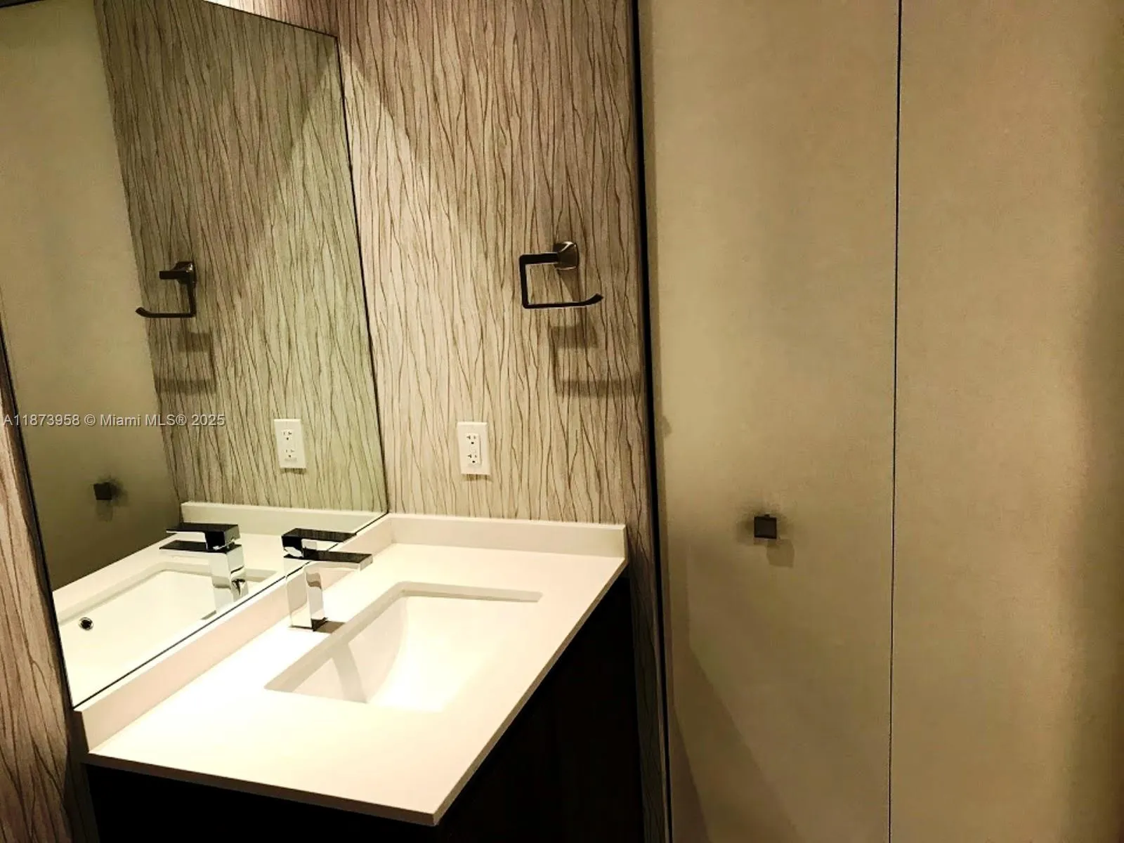488 NE 18, #3609