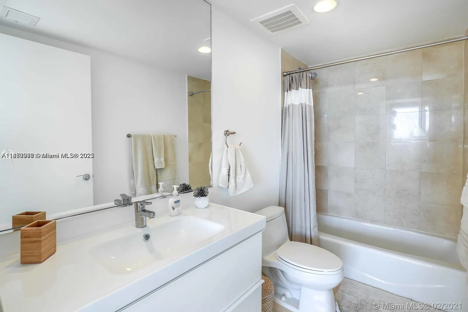 1830 S Ocean Dr, #3704