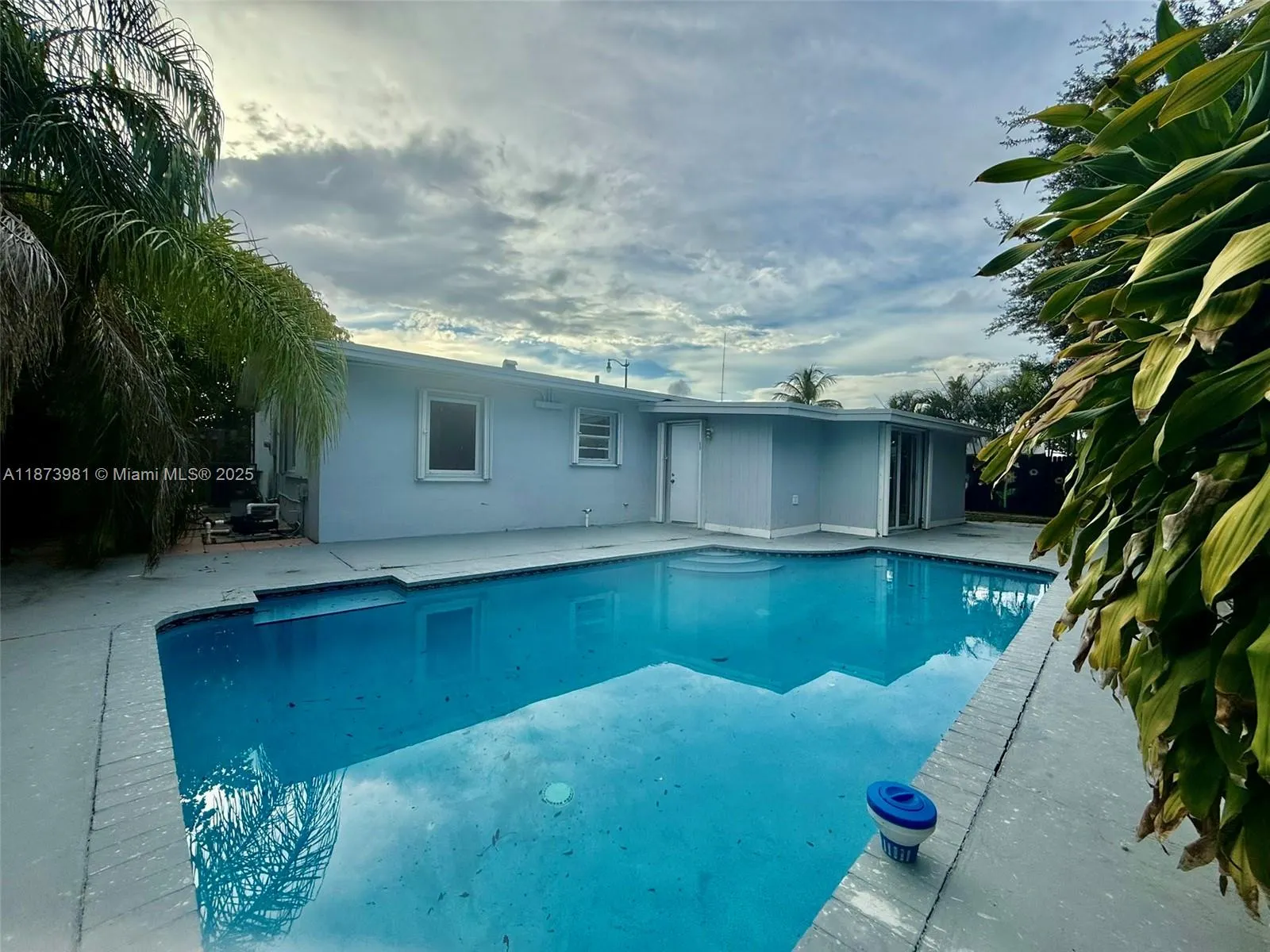 2730 NE 9th Ter, #0