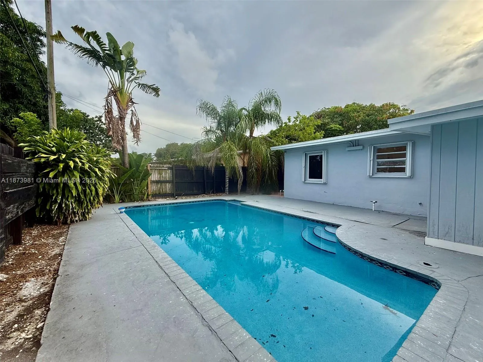 2730 NE 9th Ter, #0