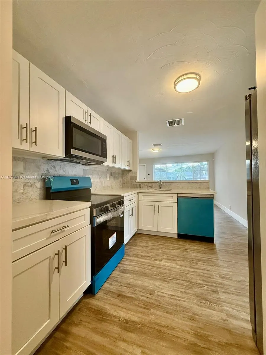 2730 NE 9th Ter, #0