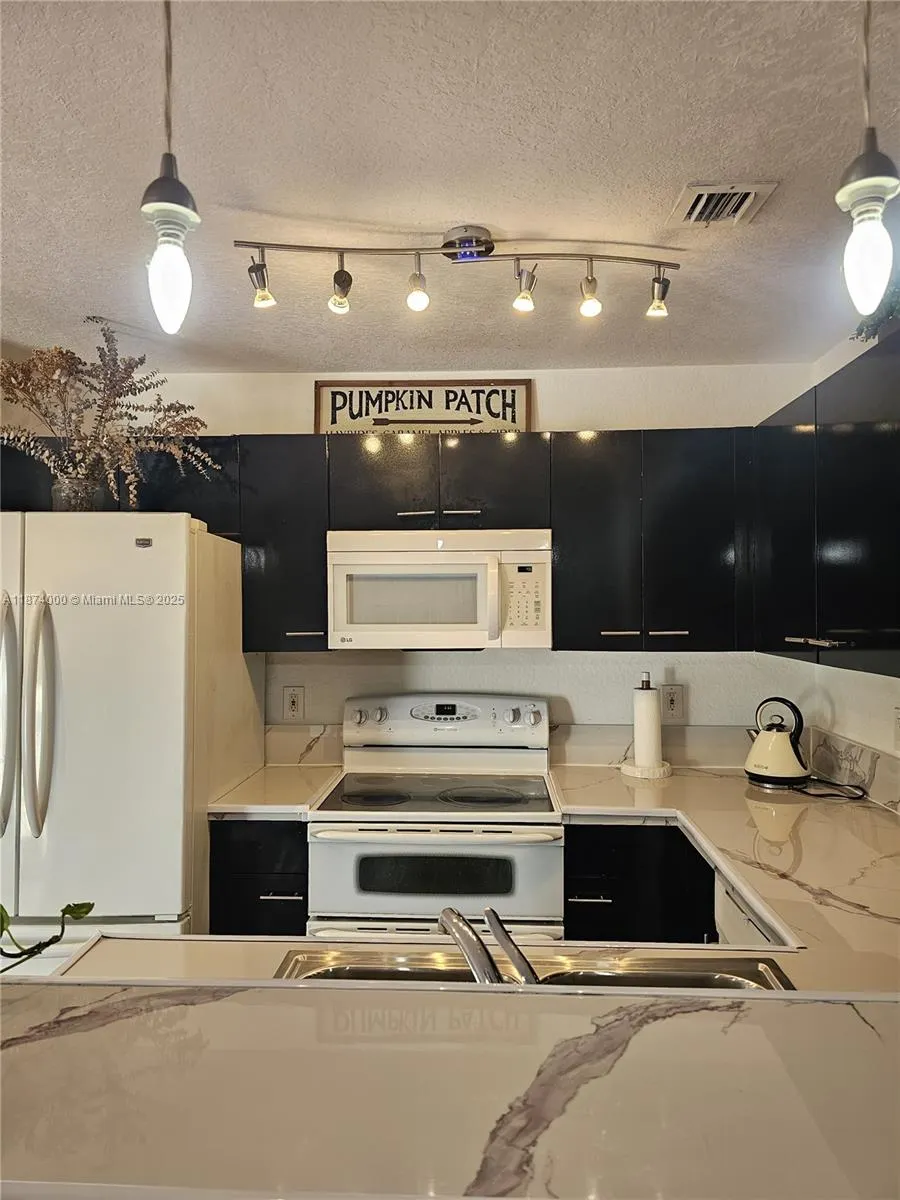 126 Hidden Ct Rd, #27-D