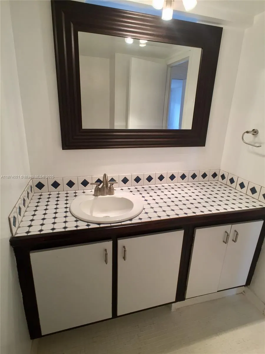 1025 Alton Rd, #507
